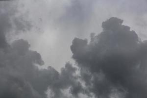 gris tormenta entrante nubes oscuro primer plano telón de fondo foto