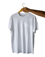 mão segurando o cabide de camiseta simples para modelo de maquetes com vista traseira completa em fundo isolado png