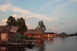 casas de baños en el lago foto