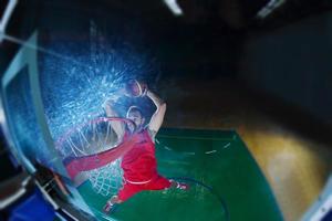 jugador de baloncesto en acción foto