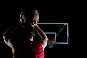 jugador de baloncesto en acción foto