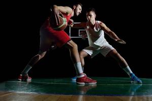 jugador de baloncesto en acción foto