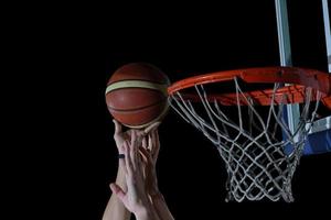 jugador de baloncesto en acción foto