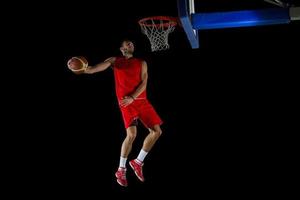 jugador de baloncesto en acción foto