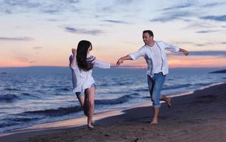 pareja en la playa foto