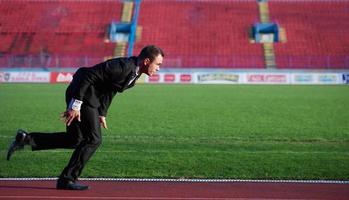 hombre de negocios listo para correr foto