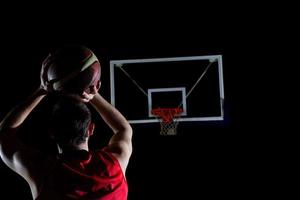 jugador de baloncesto en acción foto