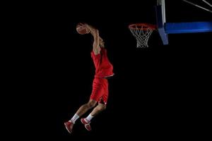 jugador de baloncesto en acción foto