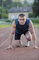 joven atleta en el inicio foto