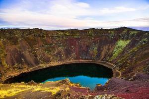 kerith o kerid, un lago de cráter volcánico ubicado en el área de grimsnes en el sur de islandia, a lo largo del círculo dorado foto