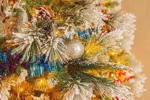 clásico navidad año nuevo decorado árbol de año nuevo con color