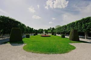 jardín del famoso palacio de schonbrunn en viena, austria. foto