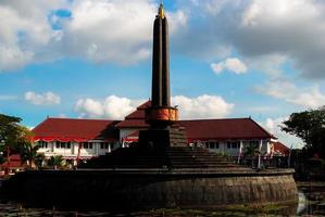 monumento tugu en malang, java oriental, indonesia foto