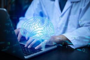 cerebro médico una pantalla virtual comprueba el problema con la tecnología moderna con un sistema informático. foto