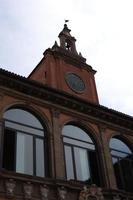 bologna, it , 2022 -parte superior de la biblioteca municipal y el famoso teatro anatómico. Bolonia, Italia. foto