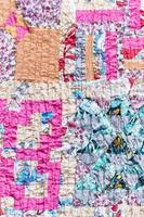 bufanda patchwork texturizada cosida con tiras de seda foto
