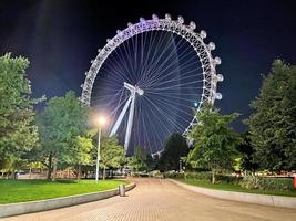 A view of the London Eye at nigh photo