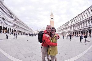 pareja feliz en venecia foto