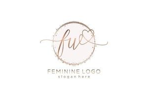 logotipo de escritura a mano fw inicial con plantilla de círculo logotipo vectorial de boda inicial, moda, floral y botánica con plantilla creativa. vector