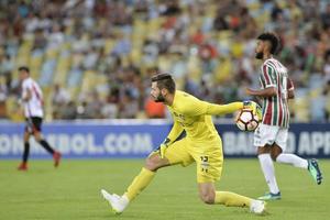 rio, brasil - 11 de abril de 2018 - julio cesar portero en el partido entre fluminense y nacional potossi por el campeonato sulamerica en el estadio maracana foto