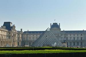 louvre museum in paris photo