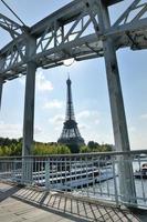 Torre Eiffel en París en el día foto