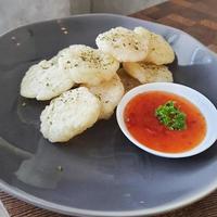 cireng bumbu rujak. comida tipica tipica de java occidental, foto