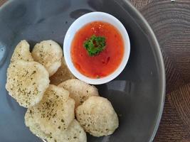 cireng bumbu rujak. comida tipica tipica de java occidental, foto