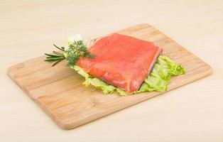 plato de salmón salado foto