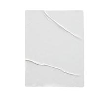 Textura de póster de papel arrugado y arrugado blanco en blanco aislado en fondo blanco foto