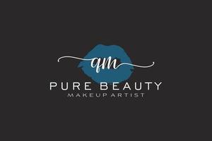 diseño de logotipo prefabricado inicial de labios de acuarela qm, logotipo para marca comercial de artista de maquillaje, diseño de logotipo de boutique de belleza rubor, logotipo de caligrafía con plantilla creativa. vector