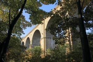 viaducto ferroviario sobre el río neisse foto