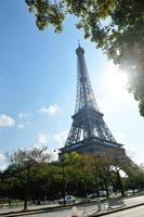 Torre Eiffel en París en el día foto