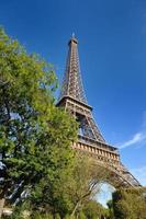 Torre Eiffel en París en el día foto