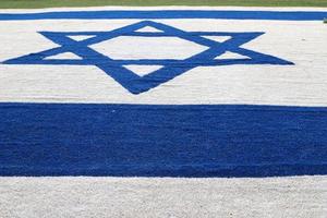 la bandera azul y blanca de israel con la estrella de david de seis puntas. foto