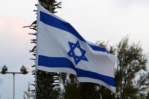 la bandera azul y blanca de israel con la estrella de david de seis puntas. foto