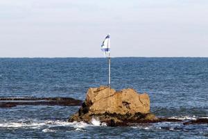 la bandera azul y blanca de israel con la estrella de david de seis puntas. foto