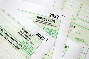 anlage sz - primer plano del formulario de interés de deuda no deducible alemán 2022. el concepto de impuestos y papeleo contable alemania foto