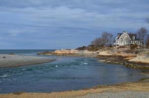 hermosa casa a lo largo de la costa en cohasset massachusetts foto