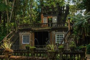 Mena Creek, Queensland, Australia. 2022. castillo paronella durante el día foto