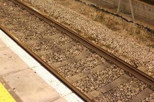 vías férreas y vagones de ferrocarril en israel. foto