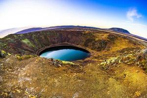 kerith o kerid, un lago de cráter volcánico ubicado en el área de grimsnes en el sur de islandia, a lo largo del círculo dorado foto