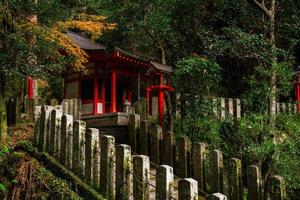 kurama-dera, un templo situado en la base del monte kurama en el extremo norte de la prefectura de kyoto, kansai, japón foto