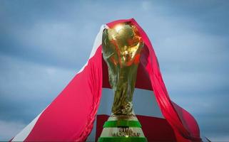 Dinamarca. copa mundial de la fifa con bandera dinamarca, ganador de la copa mundial de fútbol qatar 2022, trabajo 3d e imagen 3d, yerevan, armenia - 2022 oct 04 foto