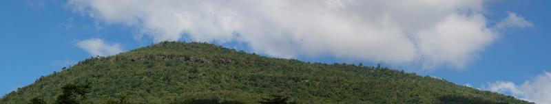 hermoso paisaje montañoso de tailandia. foto