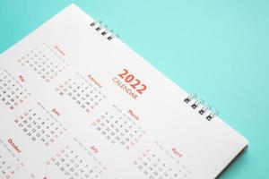 página de calendario 2022 sobre fondo azul concepto de reunión de cita de planificación empresarial foto