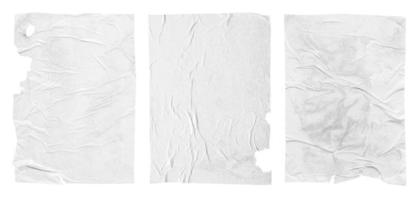 Textura de póster de papel arrugado y arrugado blanco en blanco aislado en fondo blanco foto