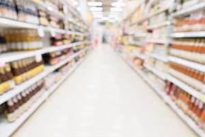 Resumen borroso supermercado tienda de descuento pasillo y estantes de productos interior fondo desenfocado foto