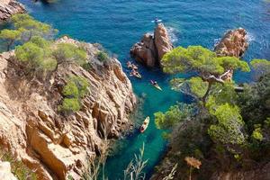 vistas de la costa brava en el mar mediterráneo, cataluña, españa foto