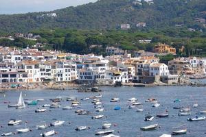 pueblo de calella de palafrugell en la costa brava catalana, españa foto